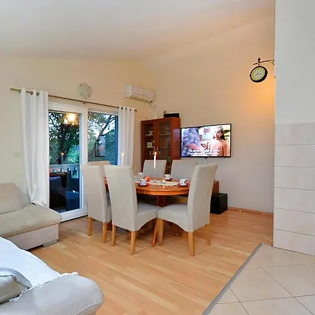3 Bedroom Amazing In Pozorac * Gustirna