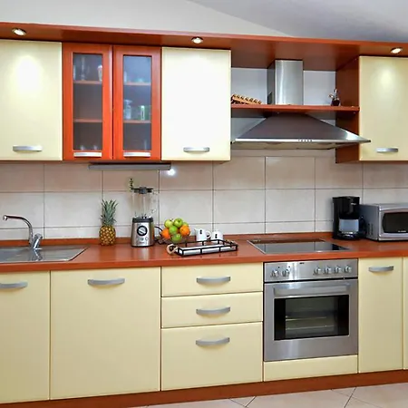 Semesterbostad 3 Bedroom Amazing In Pozorac Gustirna